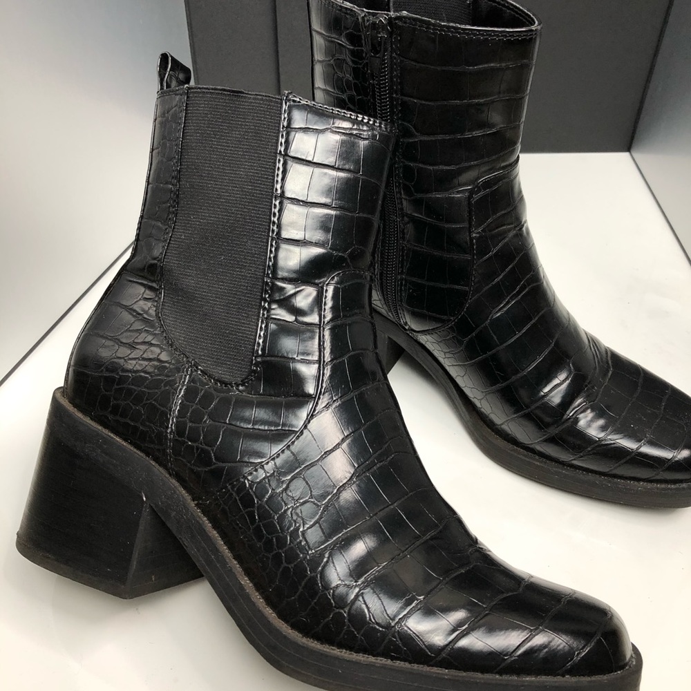 Bleecker & Bond Chelsea Ankle Boot